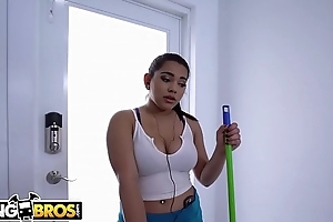 BANGBROS - Thicc Latin chick Maid Julz Gotti Cleaned My Diggings and My Cock