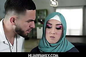 HijabFamily - Sexy infant got fucked away from her Gym Trainer - Violet Gems